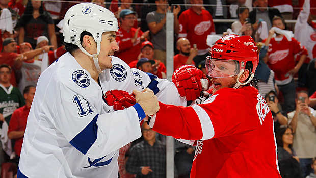 brian-boyle-justin-abdelkader-chicken-red-wings-lightning.jpg